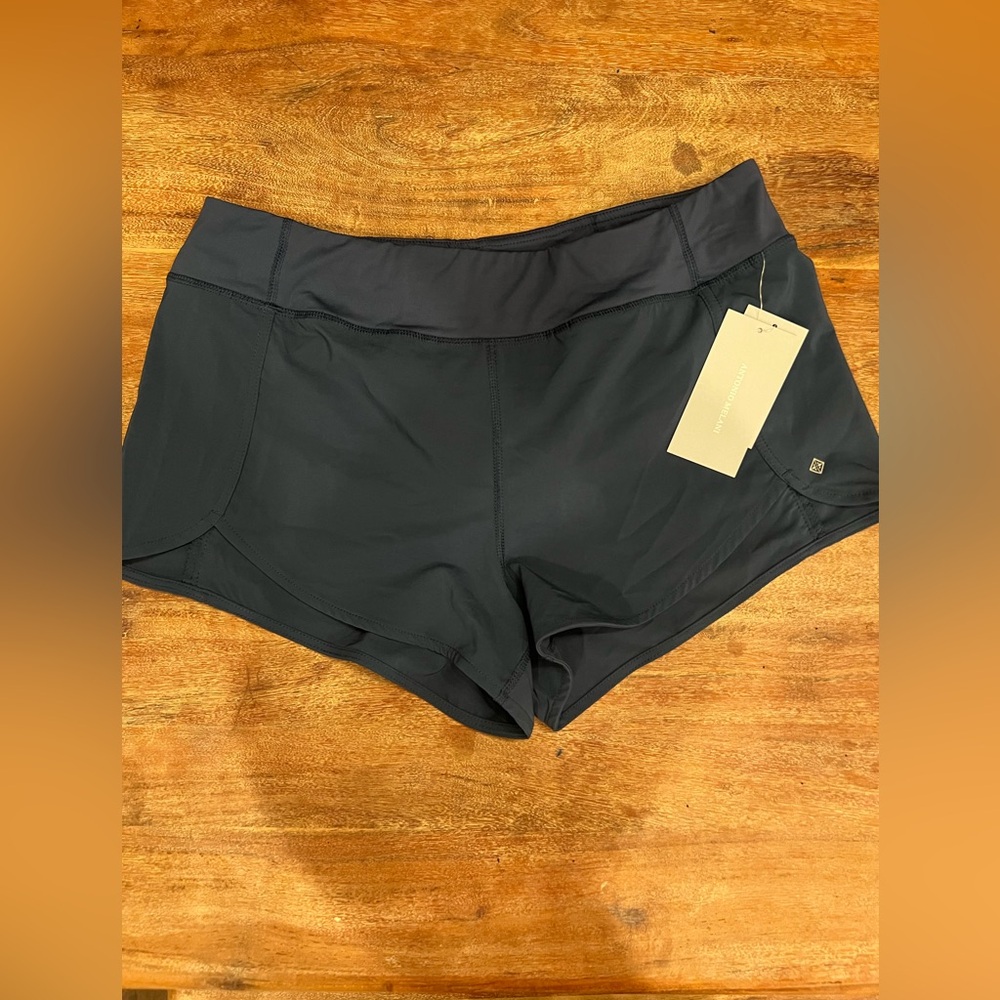 NWT‎ Antonio Melani Active Motion Moisture Wicking Shorts size Large